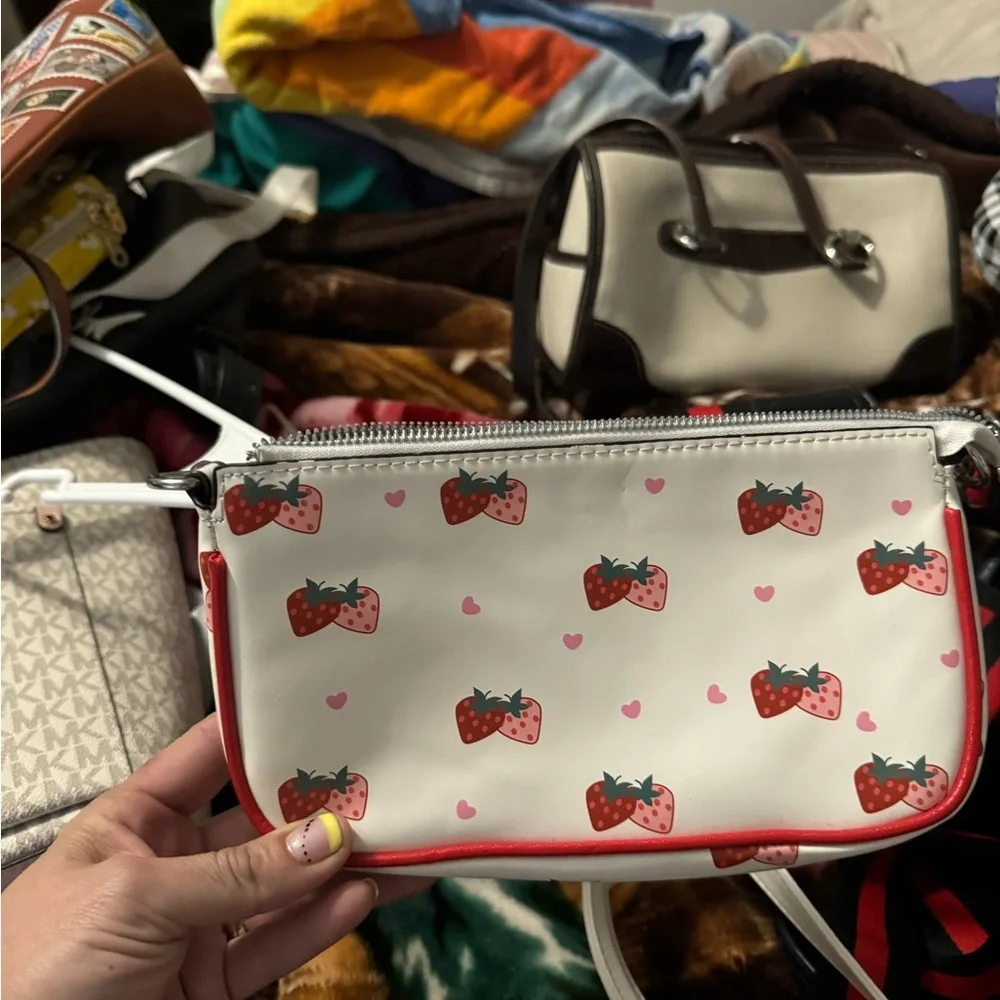 Purses - Picture 9 of 10